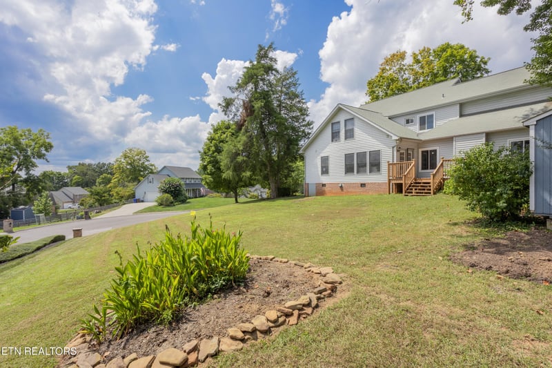 109 W Melbourne Rd, Oak Ridge, TN 37830