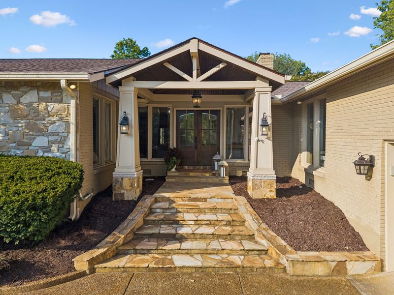 8112 Vaden Dr, Brentwood, TN 37027