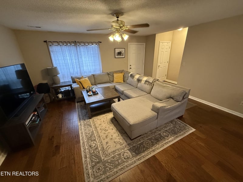 437 S Gallaher View Rd #13, Knoxville, TN 37919