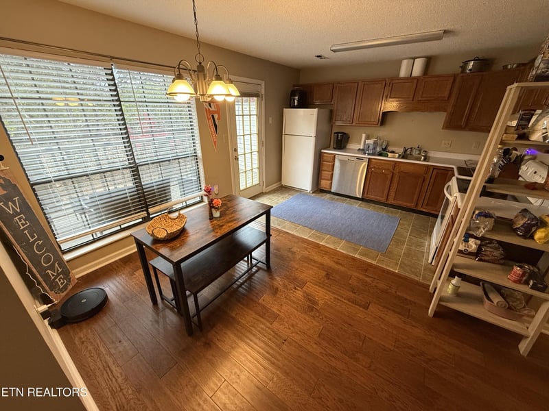 437 S Gallaher View Rd #13, Knoxville, TN 37919