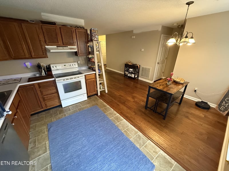 437 S Gallaher View Rd #13, Knoxville, TN 37919