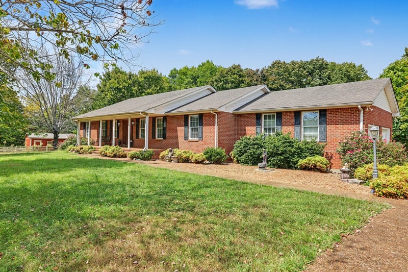 1000 Charlie Read Rd, Chapmansboro, TN 37035