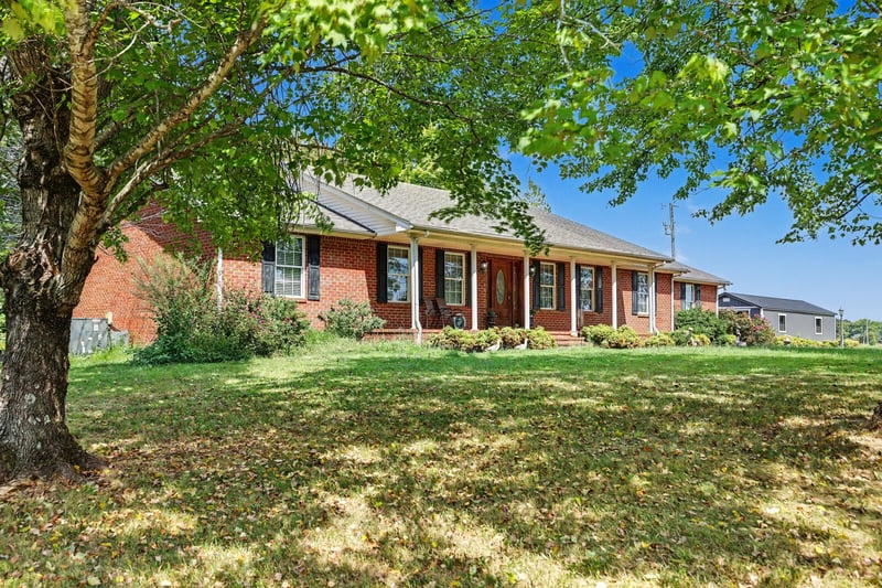 1000 Charlie Read Rd, Chapmansboro, TN 37035