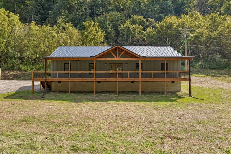 194 Sloan Branch Rd, Pleasant Shade, TN 37145