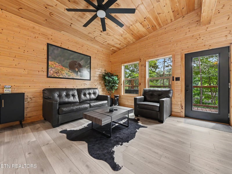 2412 Ridgehigh Ps, Sevierville, TN 37876