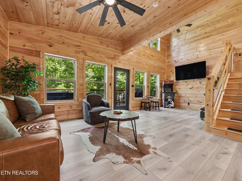 2407 Ridgehigh Ps, Sevierville, TN 37876