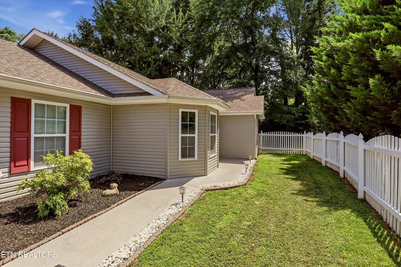 2526 Peach Orchard Rd, Maryville, TN 37803