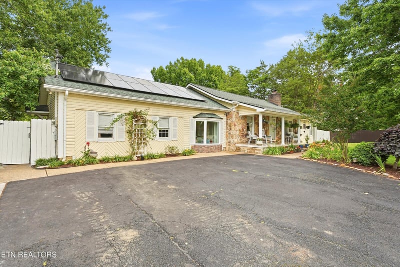 2813 E Emory Rd, Knoxville, TN 37938