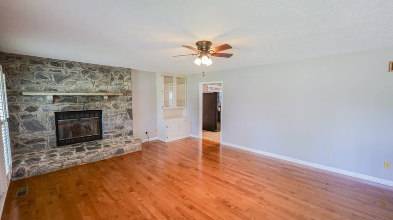 131 Stonehouse Dr, Gallatin, TN 37066