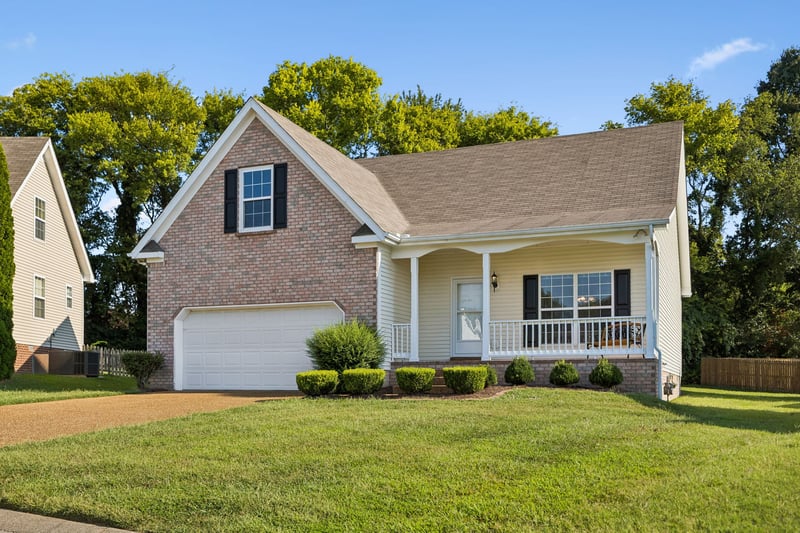 1002 Persimmon Dr, Spring Hill, TN 37174