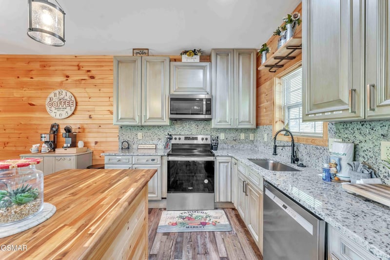 634 Stockton Dr, Sevierville, TN 37876