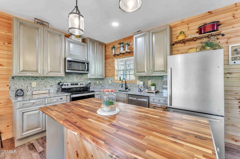634 Stockton Dr, Sevierville, TN 37876