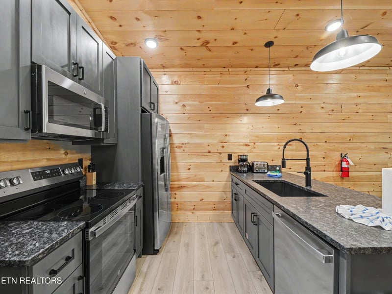 24072412 Ridgehigh Ps, Sevierville, TN 37876