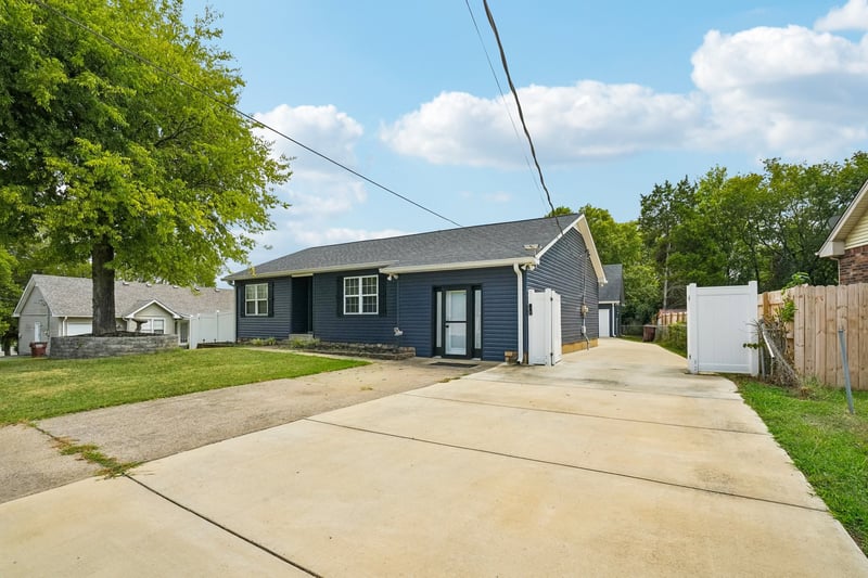 1124 Nelson Dr, Madison, TN 37115