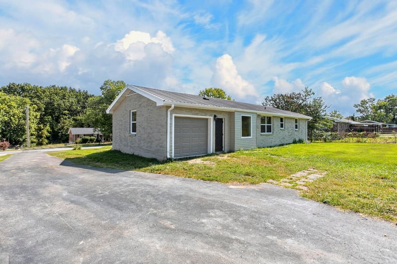 2202 Lynwood Dr, Greenbrier, TN 37073