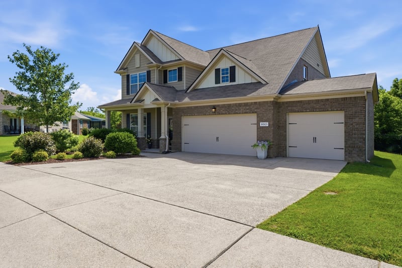 8003 Forest Hills Dr, Spring Hill, TN 37174