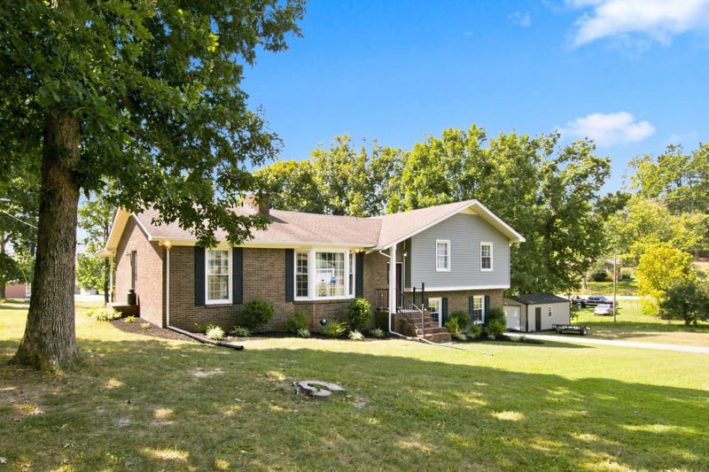1214 Rainbow Cir, Westmoreland, TN 37186