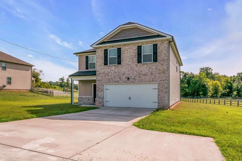 1055 E Piney Rd, Dickson, TN 37055