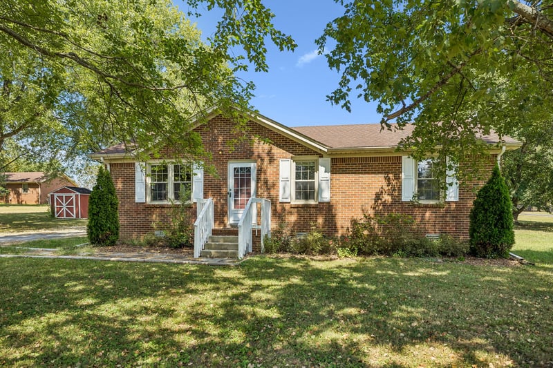 2734 Carters Creek Station Rd, Columbia, TN 38401