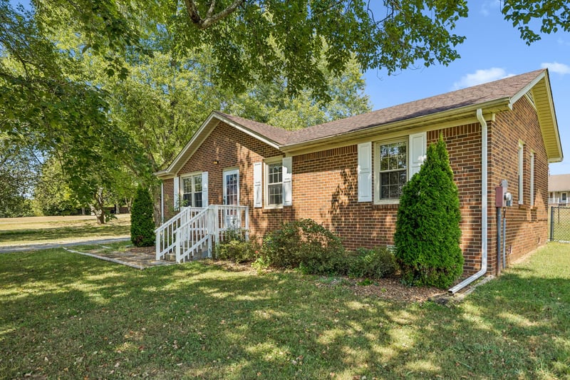 2734 Carters Creek Station Rd, Columbia, TN 38401