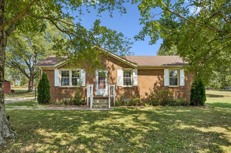 2734 Carters Creek Station Rd, Columbia, TN 38401