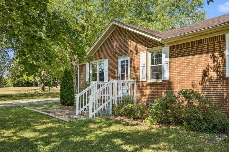 2734 Carters Creek Station Rd, Columbia, TN 38401
