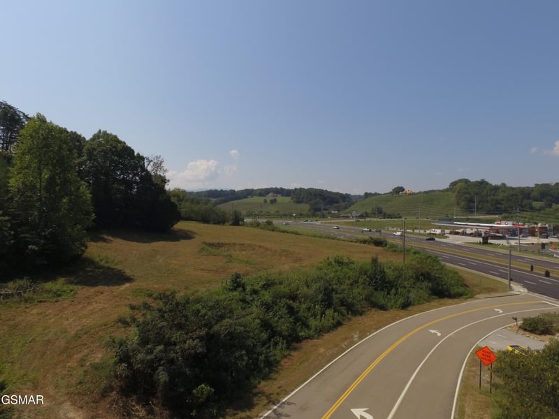 1111 Middle Ridge Rd, Sevierville, TN 37862