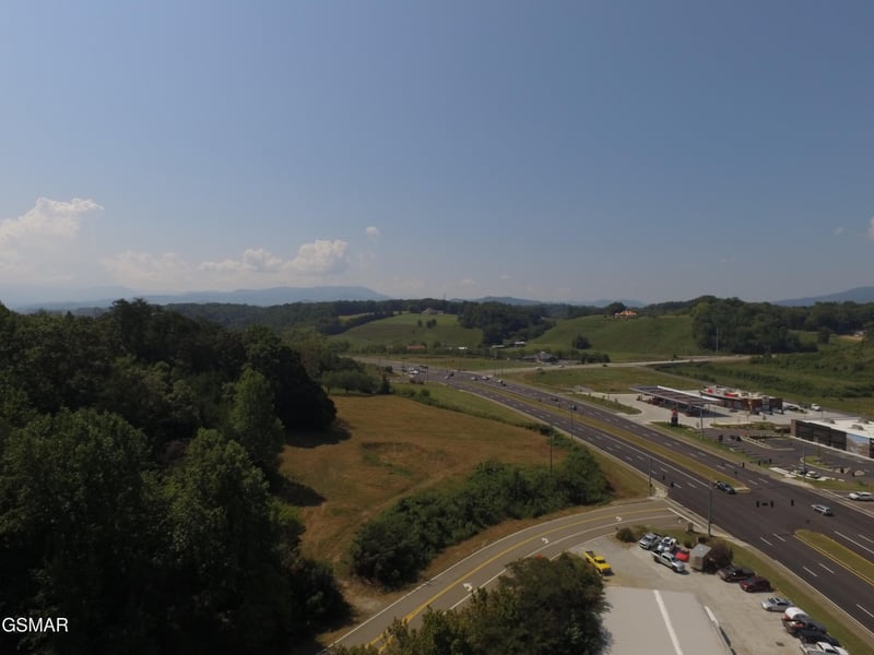 1111 Middle Ridge Rd, Sevierville, TN 37862