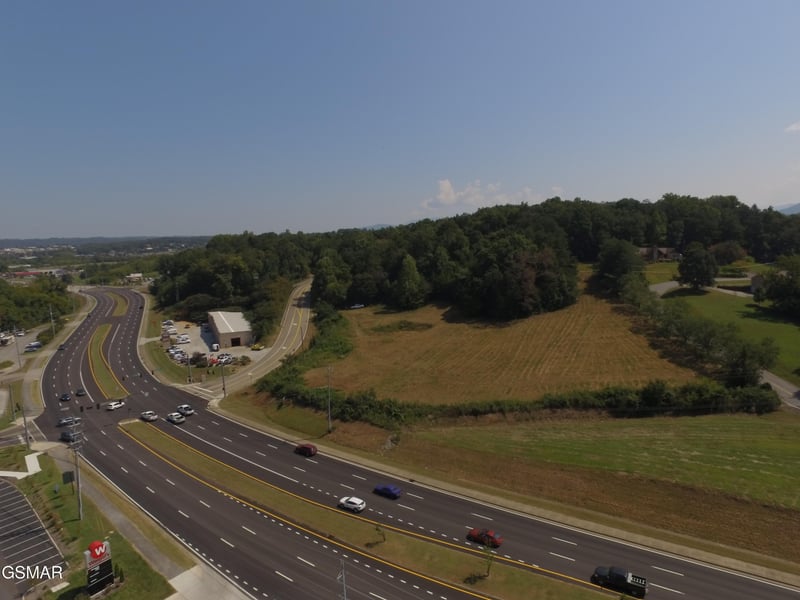 1111 Middle Ridge Rd, Sevierville, TN 37862