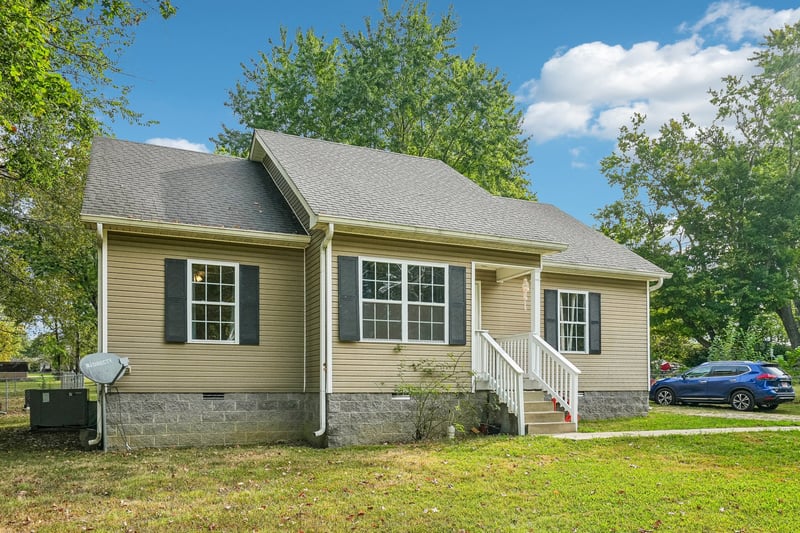 2027 Old Greenbrier Pike, Greenbrier, TN 37073