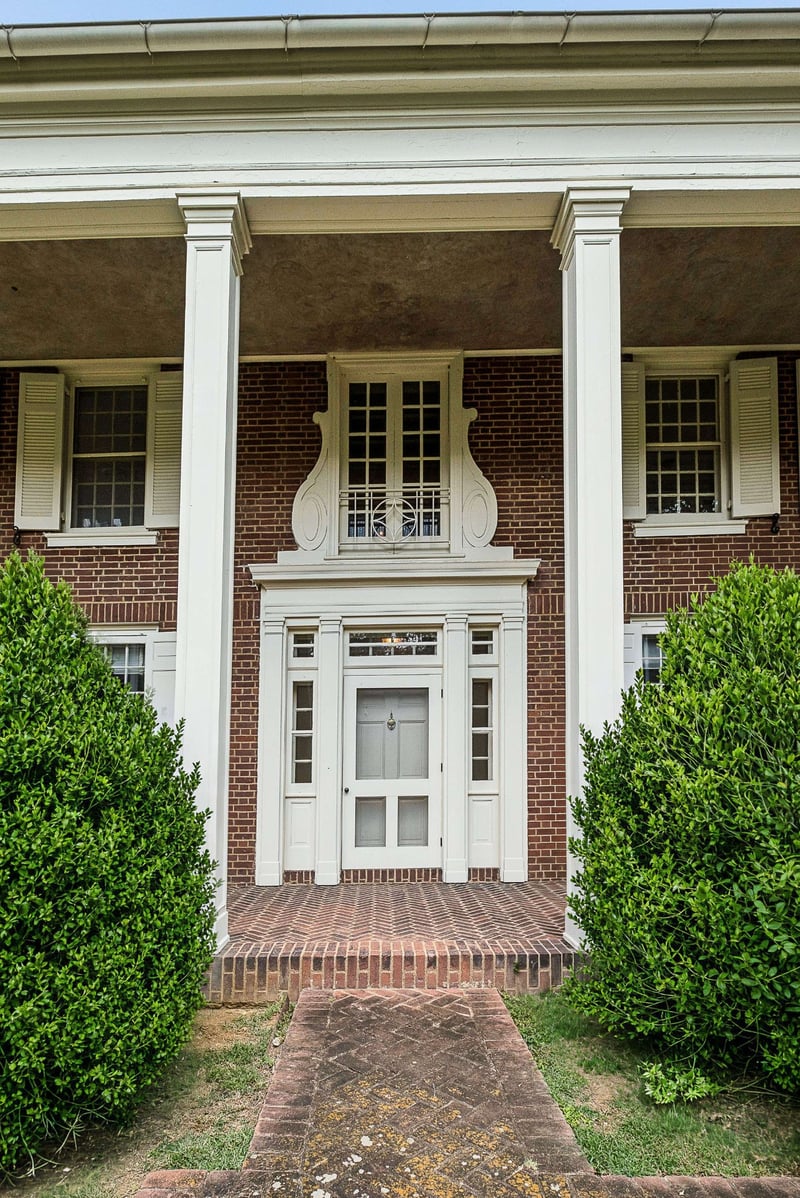 820 Overton Ln, Nashville, TN 37220