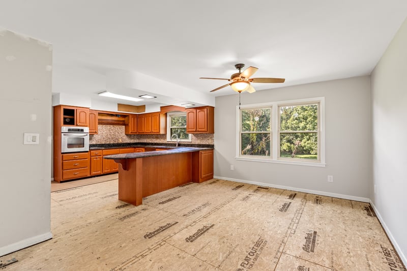 1100 Pleasant Valley Rd, Chapmansboro, TN 37035