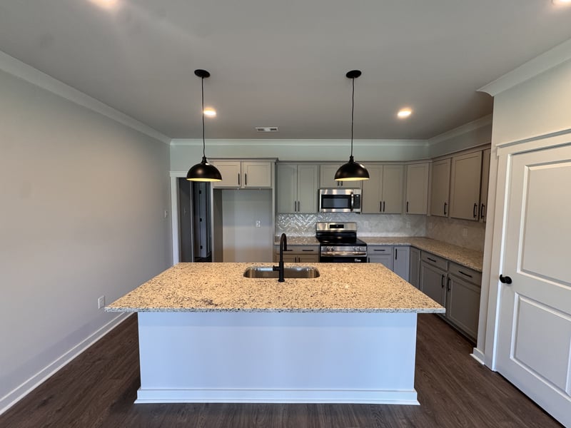 561 W Foxrun, Springfield, TN 37172