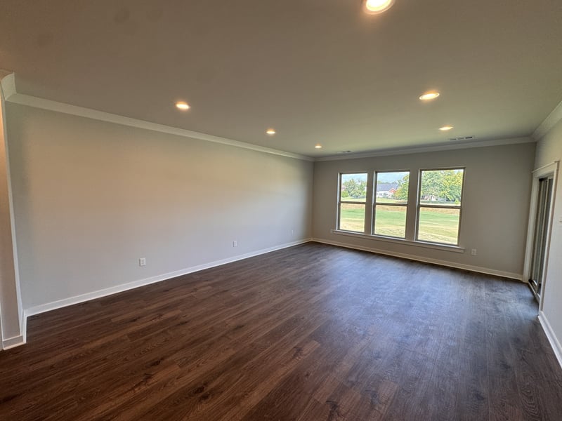 561 W Foxrun, Springfield, TN 37172