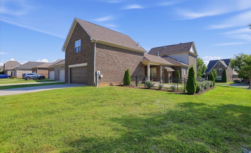 1099 Paddock Park Cir, Gallatin, TN 37066