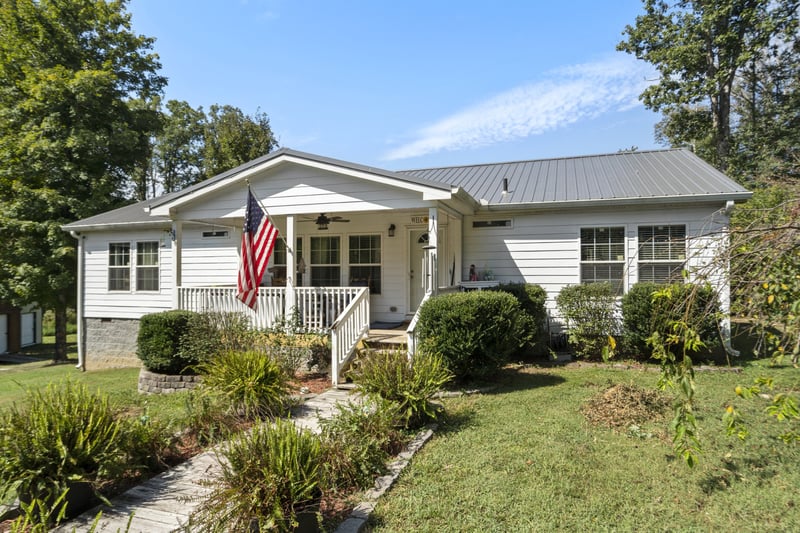 1432 Lecomte Rd, Dickson, TN 37055