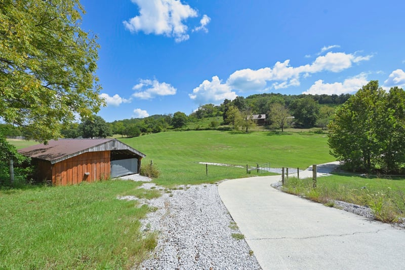 28 Edd Hackett Rd, Pleasant Shade, TN 37145