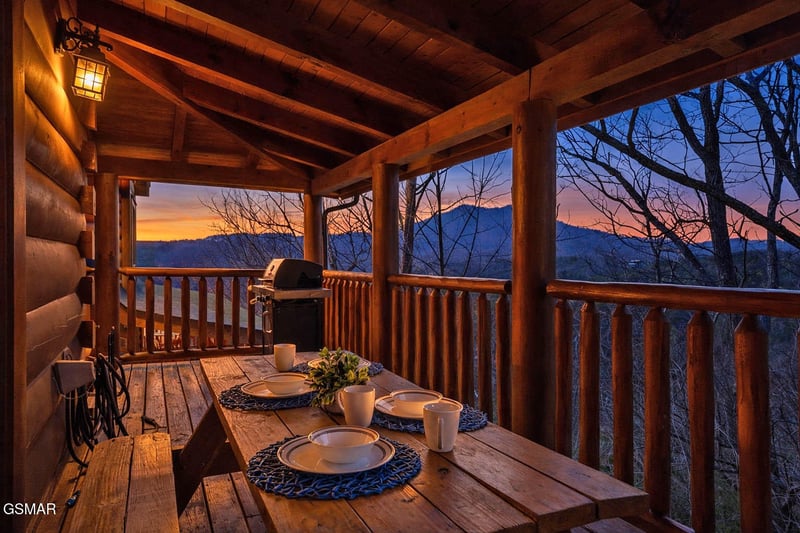 1959 Cougar Crossing Way, Sevierville, TN 37876