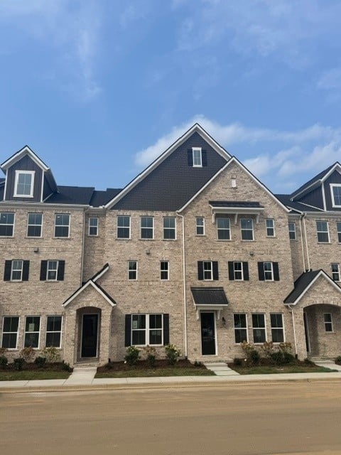 5608 Redcliffe Al, Thompsons Station, TN 37179