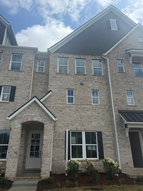 5608 Redcliffe Al, Thompsons Station, TN 37179