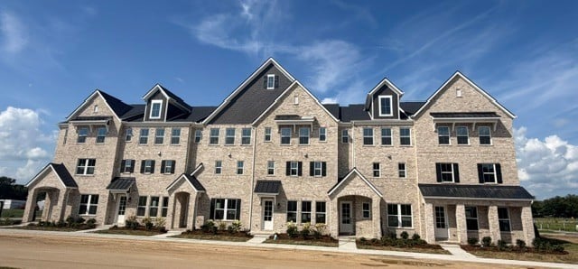 5608 Redcliffe Al, Thompsons Station, TN 37179