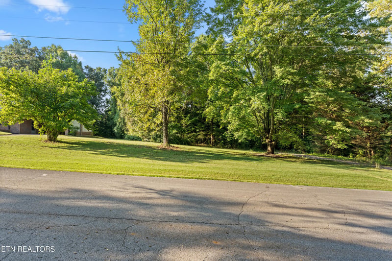 537 Bob White Dr, Loudon, TN 37774