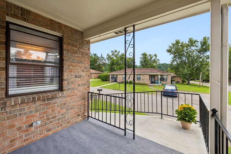 352 Deer Lake Dr, Nashville, TN 37221