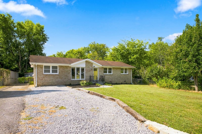 217 Oak Dr, Franklin, TN 37064