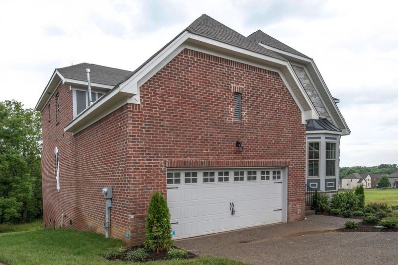 961 Hunters Ln, Springfield, TN 37172