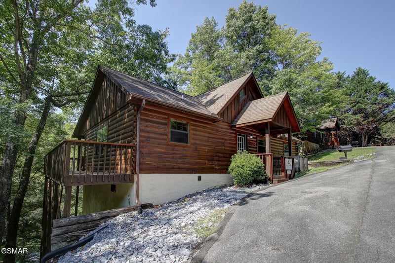 1617 Raccoon Den Way, Sevierville, TN 37862