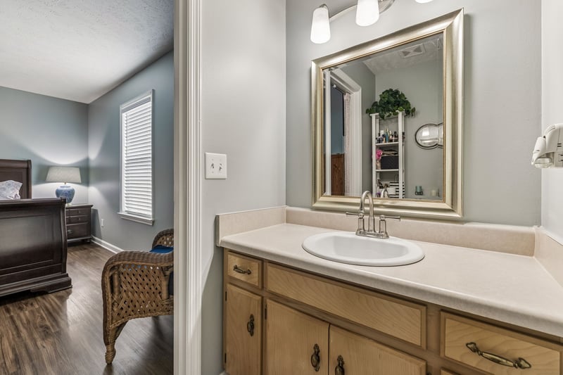 402 Jonesboro Ct, La Vergne, TN 37086