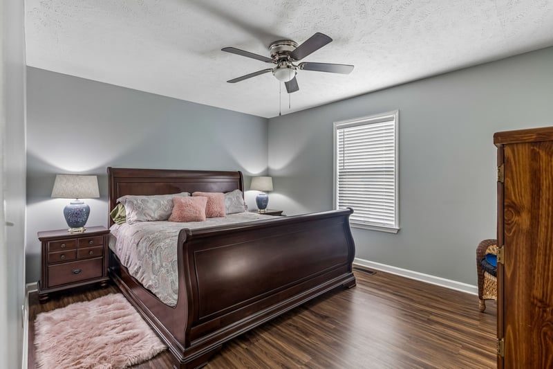402 Jonesboro Ct, La Vergne, TN 37086