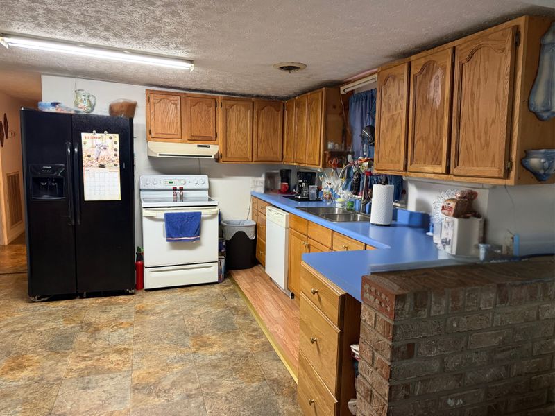 406 W Mcglothlin St, Portland, TN 37148