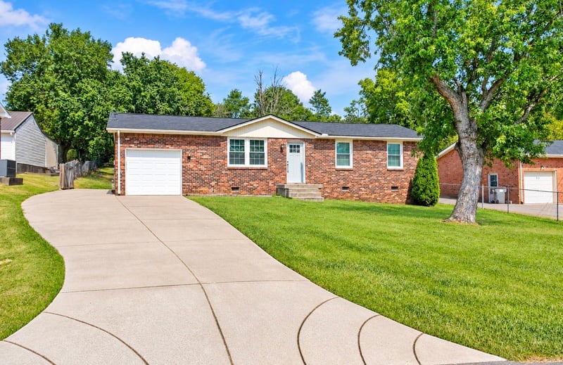 109 S Valley Rd, Hendersonville, TN 37075